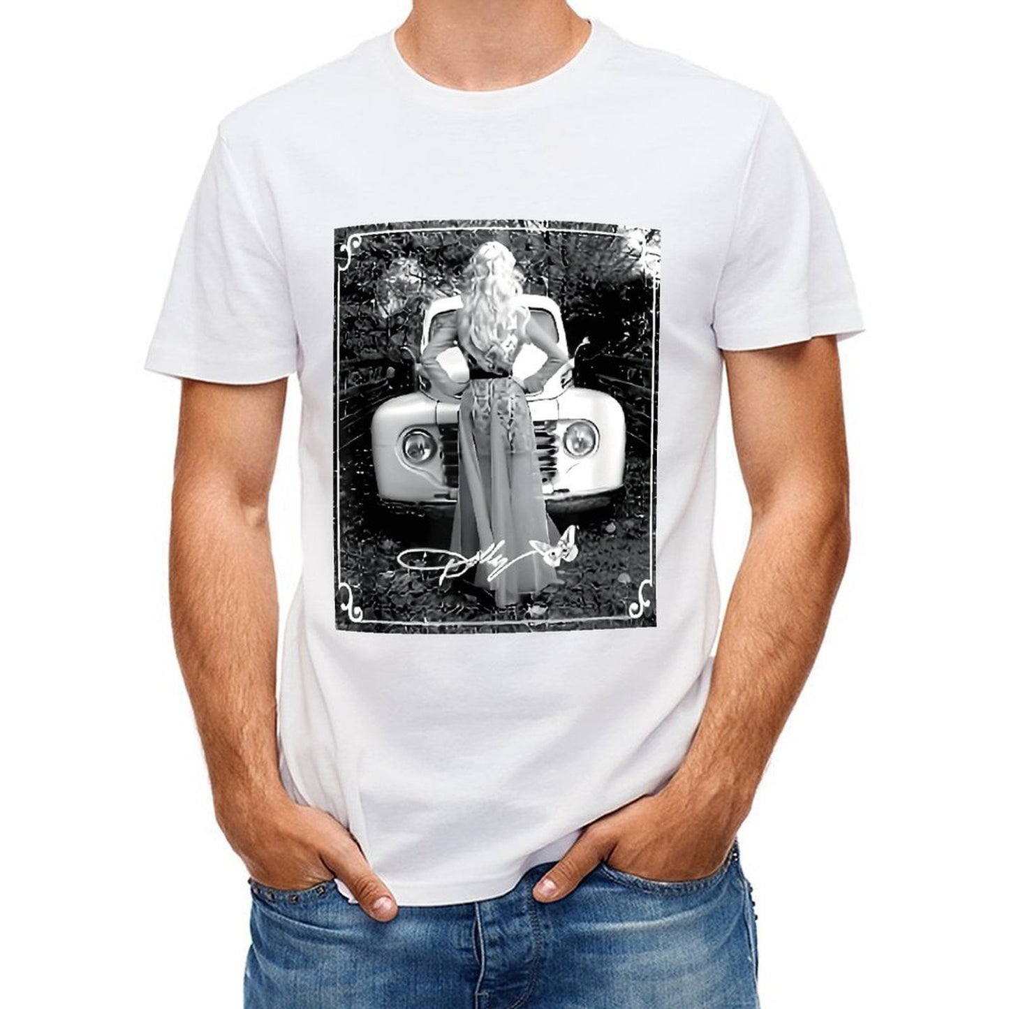 Inkmay Casual Cotton T-shirt Woman Sitting On Vintage Car Hood Unisex T-shirtDouble-Stitched Long Lasting T-Shirt