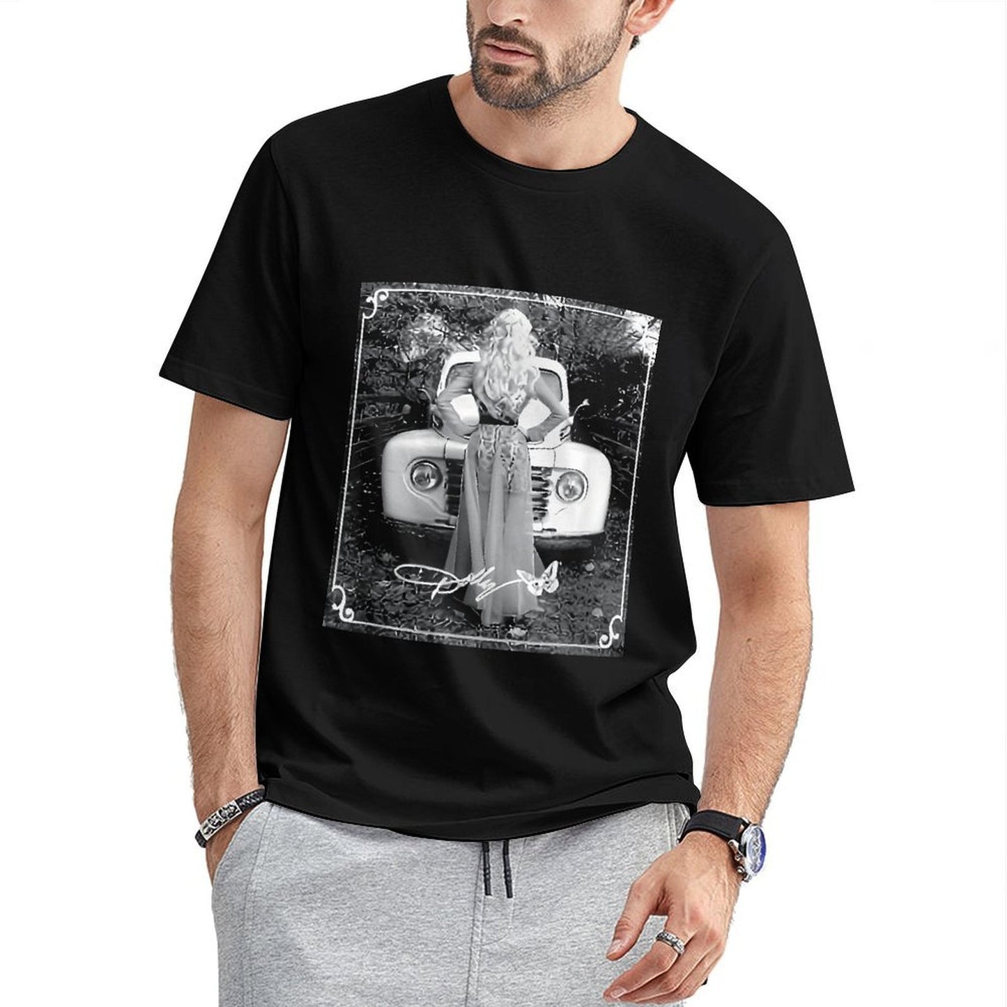 Inkmay Casual Cotton T-shirt Woman Sitting On Vintage Car Hood Unisex T-shirtDouble-Stitched Long Lasting T-Shirt