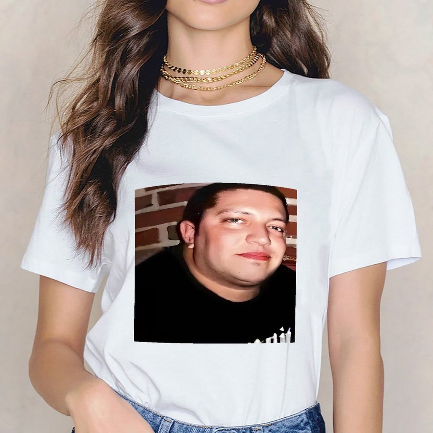 Inkmay Casual Cotton T-shirt Man Wears Black Shirt Against Brick Unisex T-shirtTrueFit Clean Edges T-Shirt