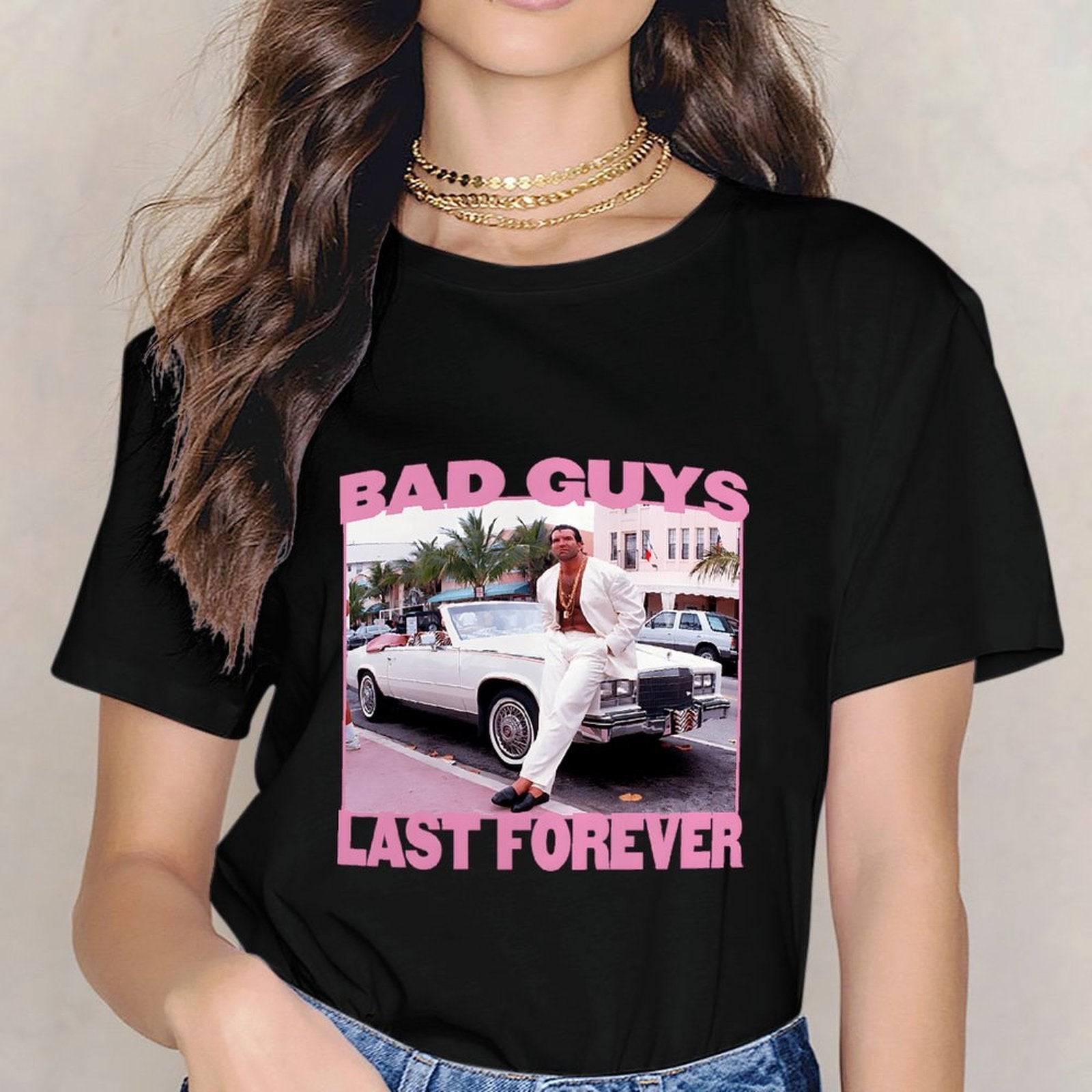 Inkmay Casual Cotton T-shirt Man Sitting On Car Wearing White Unisex T-shirtSmoothWear ClassicSeries T-Shirt