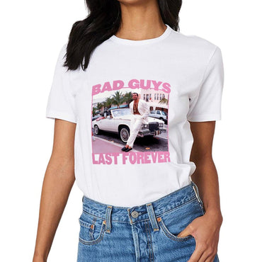Inkmay Casual Cotton T-shirt Man Sitting On Car Wearing White Unisex T-shirtSmoothWear ClassicSeries T-Shirt