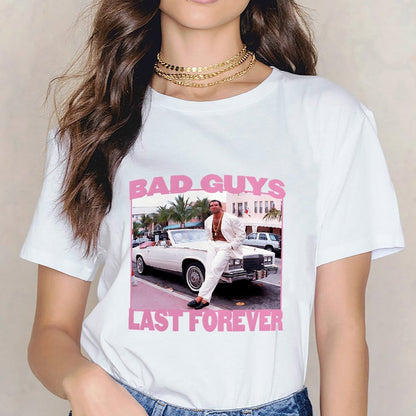 Inkmay Casual Cotton T-shirt Man Sitting On Car Wearing White Unisex T-shirtSmoothWear ClassicSeries T-Shirt