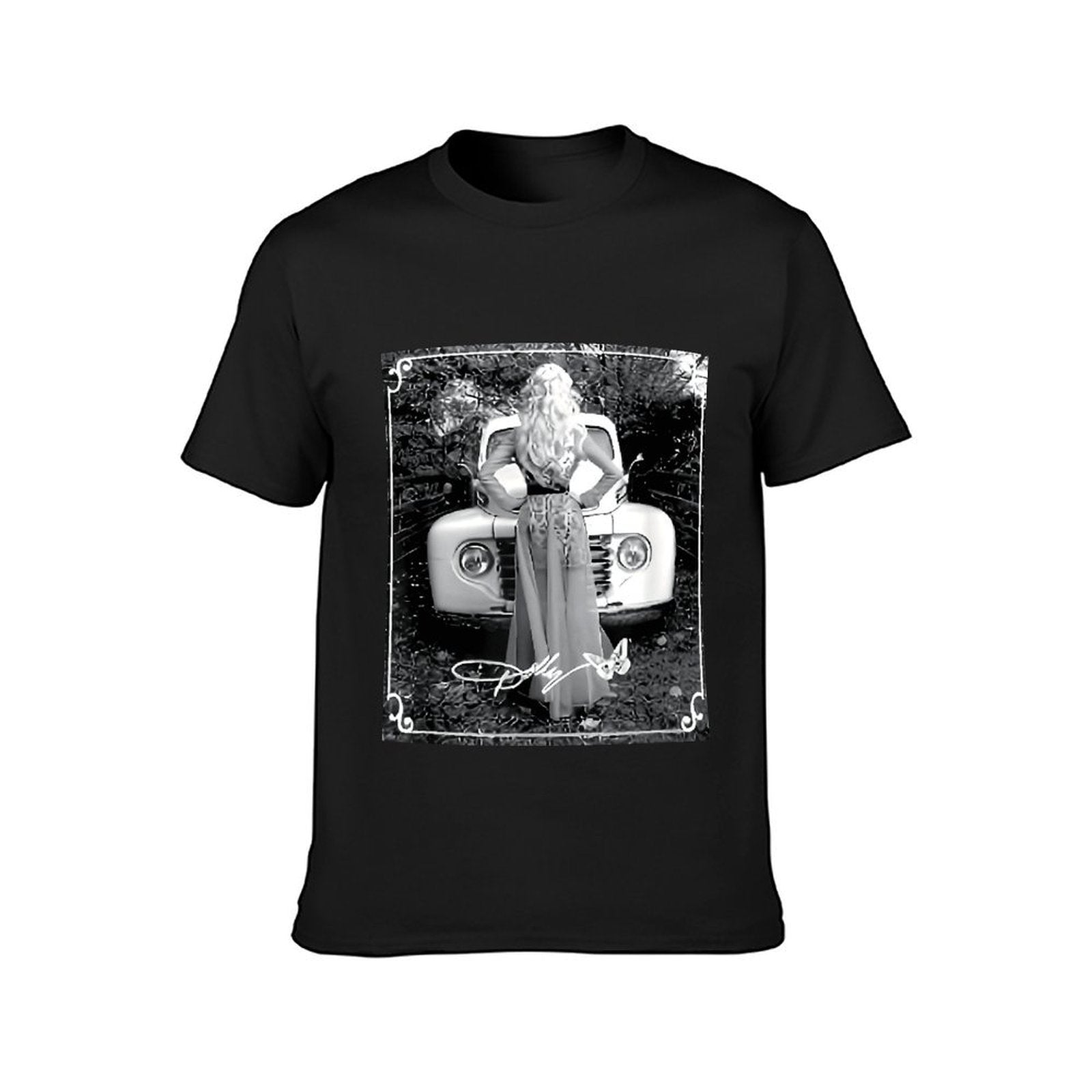 Inkmay Casual  Cotton T-shirt Woman Sitting On Vintage Car Hood Unisex T-shirtDouble-Stitched Long Lasting T-Shirt