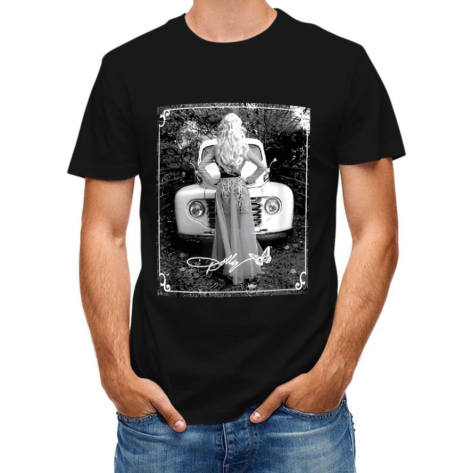 Inkmay Casual  Cotton T-shirt Woman Sitting On Vintage Car Hood Unisex T-shirtDouble-Stitched Long Lasting T-Shirt