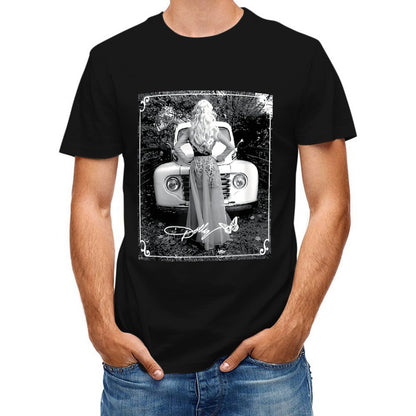 Inkmay Casual  Cotton T-shirt Woman Sitting On Vintage Car Hood Unisex T-shirtDouble-Stitched Long Lasting T-Shirt